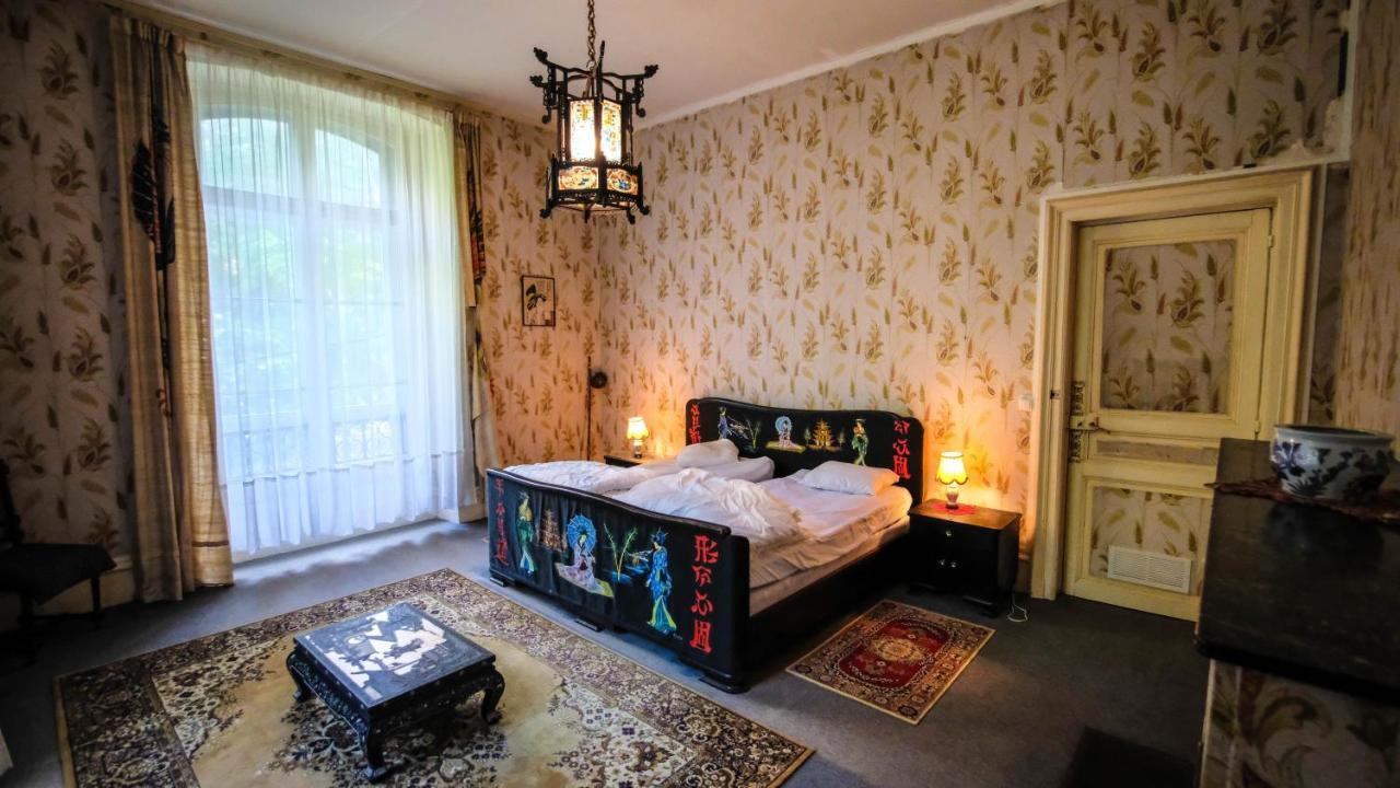 Private Castle With Park - Chateau Guillermo La Moncelle Экстерьер фото